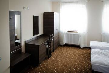 Фото номера Трехместный номер Отель Hotel Podkowa г. Плоцк 2