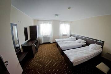 Фото номера Трехместный номер Отель Hotel Podkowa г. Плоцк 5